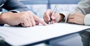 a lawyer and client signing a mesothelioma lawsuit contract